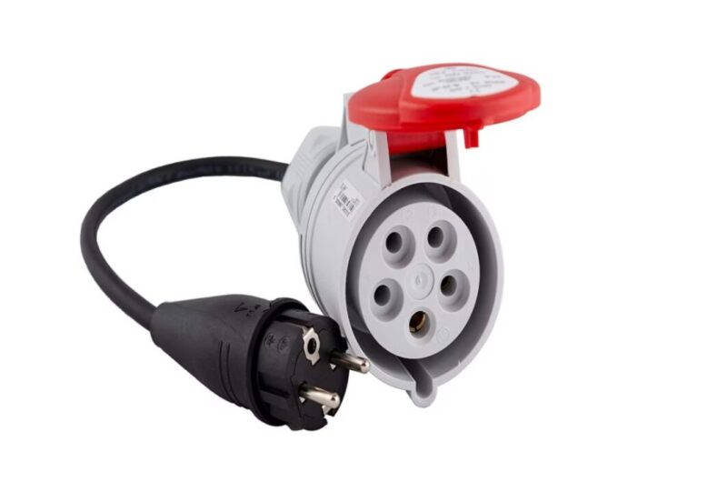 adaptor trifazic 32A catre schuko 16A
