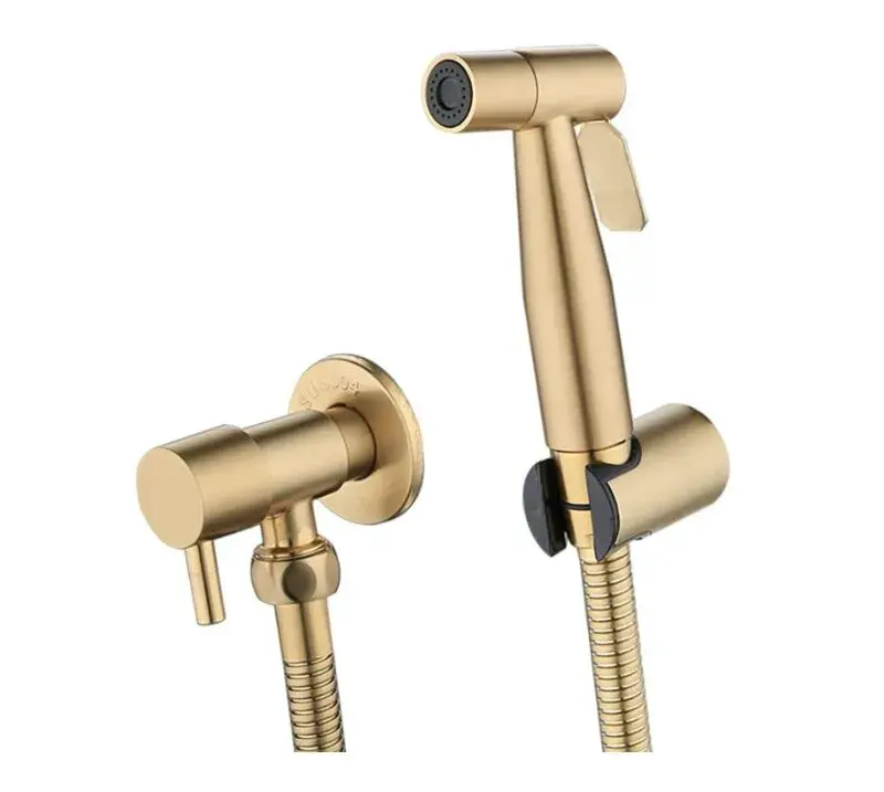 Dus igienic cu robinet incastrat, baterie bideu si Wc, cu o singura intrare, apa rece, auriu nichelat, Include furtun rezistent la explozie, Rezistent la rugina, Presiune a apei reglabila, Design anti-scurgere, Instalare simpla